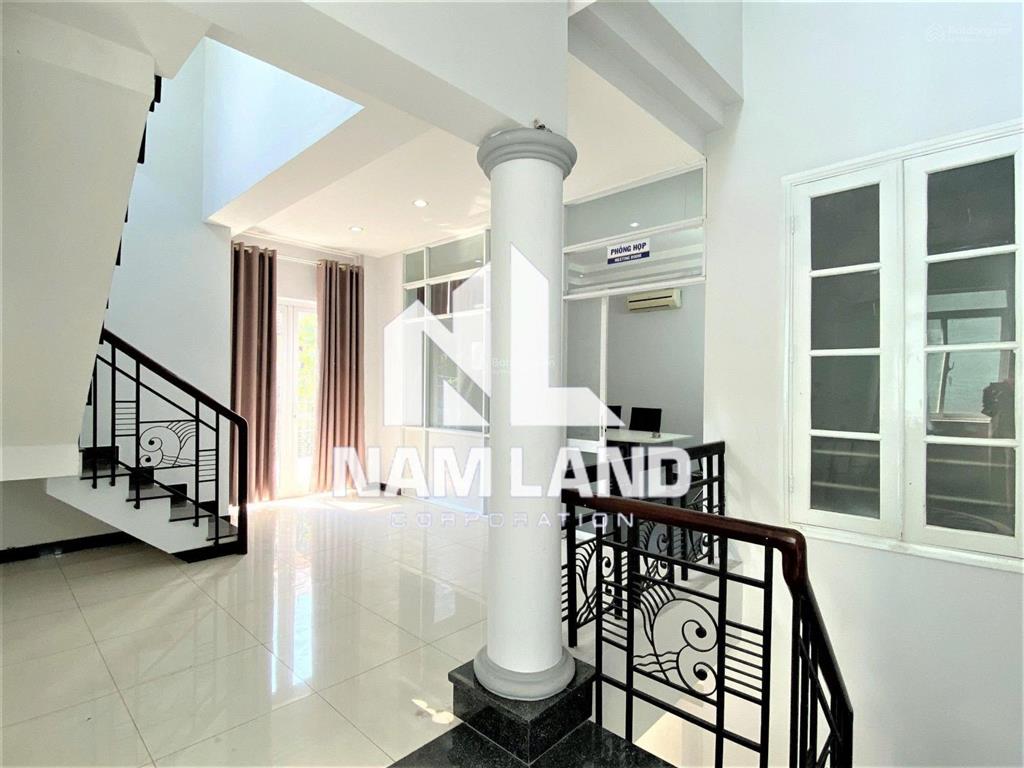 Villa ngang 8m gần trần não phù hợp showroom, văn phòng , cty thiết kế ... giá 40tr