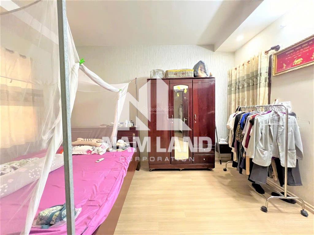 Nhà đẹp gần cầu sài gòn (800m), gần cv cao đức lân, ngang 6m, có hầm để xe rộng, giá tốt 35tr