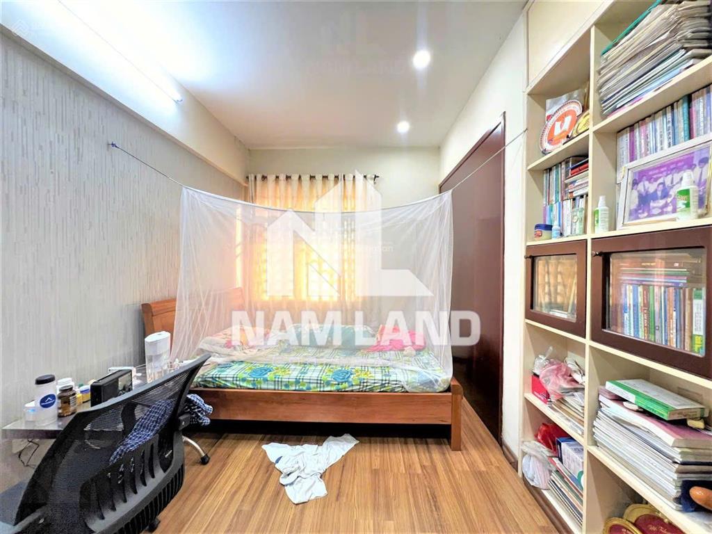 Nhà đẹp gần cầu sài gòn (800m), gần cv cao đức lân, ngang 6m, có hầm để xe rộng, giá tốt 35tr
