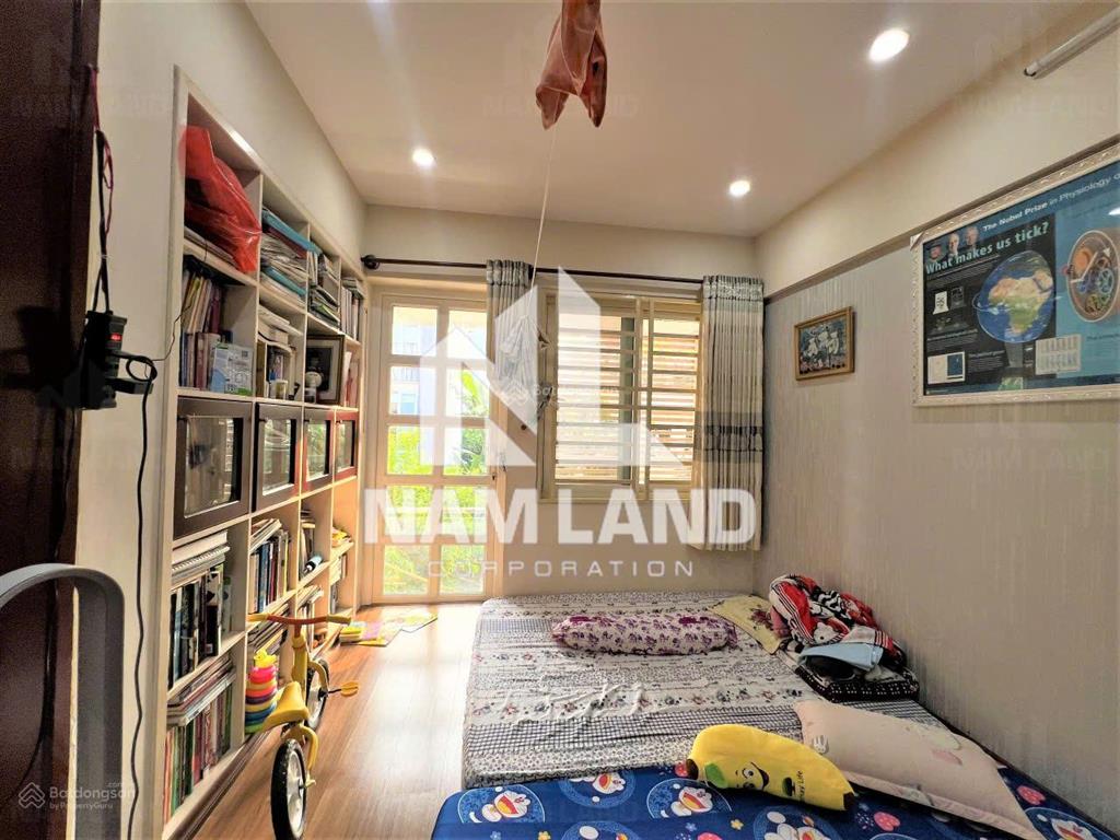 Nhà đẹp gần cầu sài gòn (800m), gần cv cao đức lân, ngang 6m, có hầm để xe rộng, giá tốt 35tr