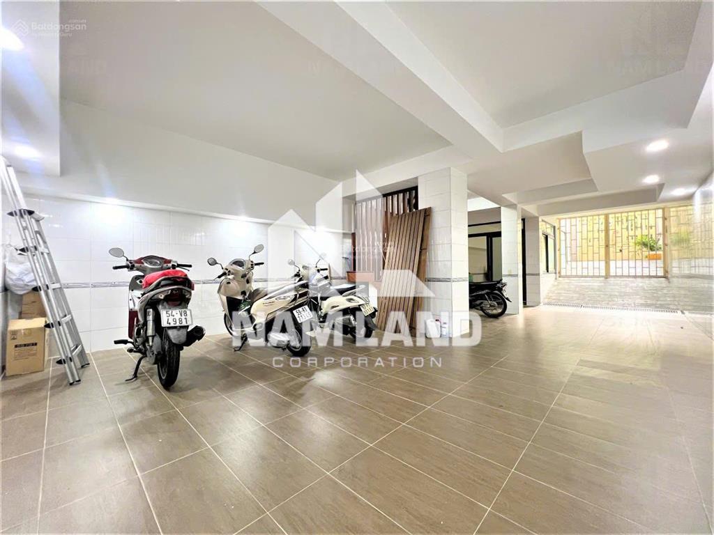 Nhà đẹp gần cầu sài gòn (800m), gần cv cao đức lân, ngang 6m, có hầm để xe rộng, giá tốt 35tr