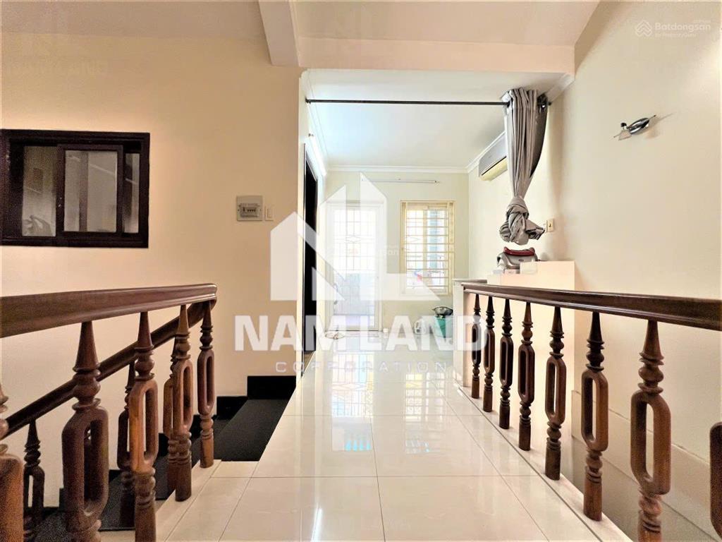 Nhà đẹp gần cầu sài gòn (800m), gần cv cao đức lân, ngang 6m, có hầm để xe rộng, giá tốt 35tr