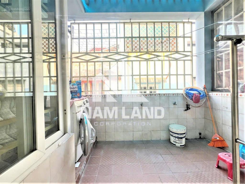 Nhà đẹp gần cầu sài gòn (800m), gần cv cao đức lân, ngang 6m, có hầm để xe rộng, giá tốt 35tr