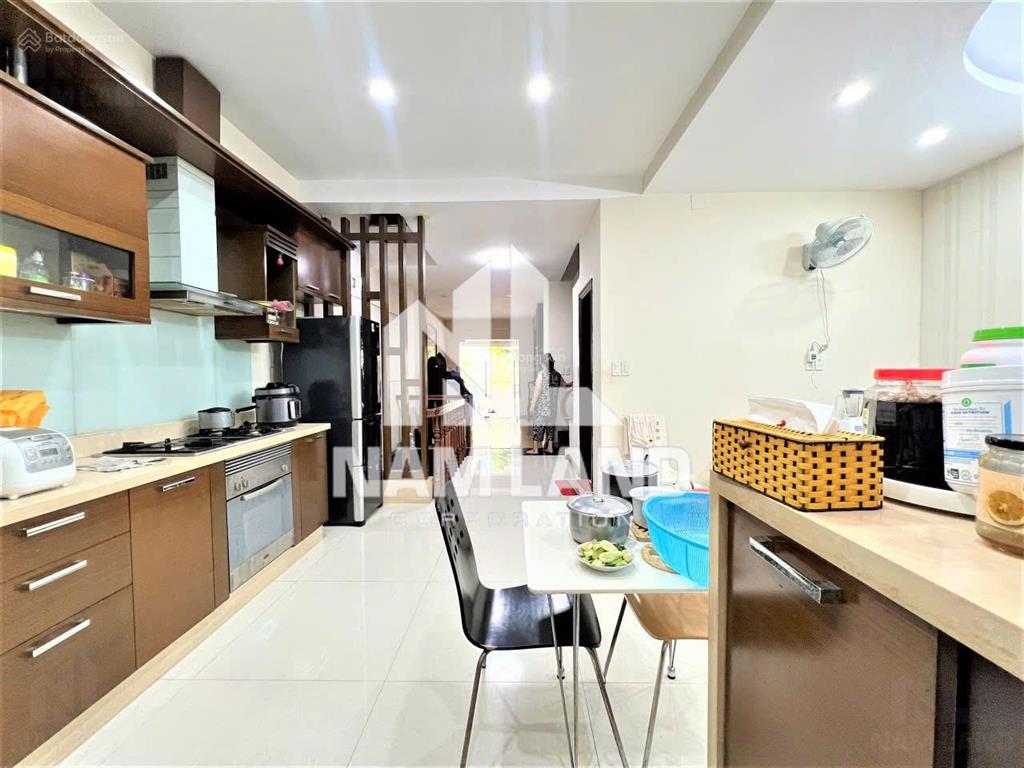 Nhà đẹp gần cầu sài gòn (800m), gần cv cao đức lân, ngang 6m, có hầm để xe rộng, giá tốt 35tr