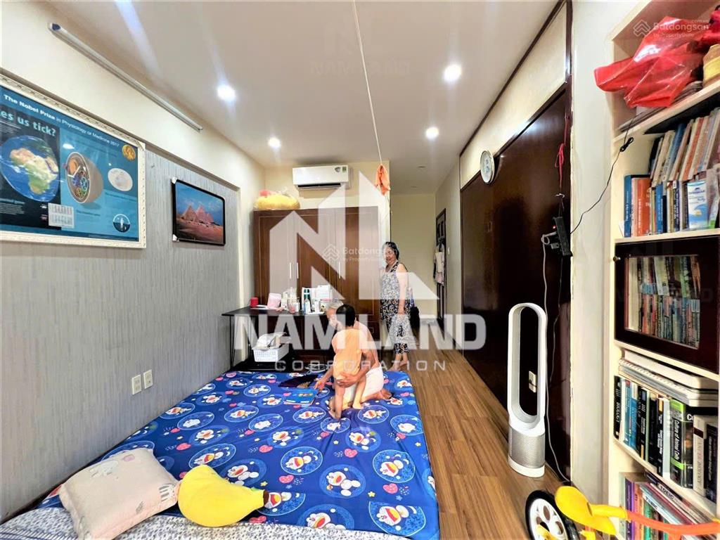 Nhà đẹp gần cầu sài gòn (800m), gần cv cao đức lân, ngang 6m, có hầm để xe rộng, giá tốt 35tr