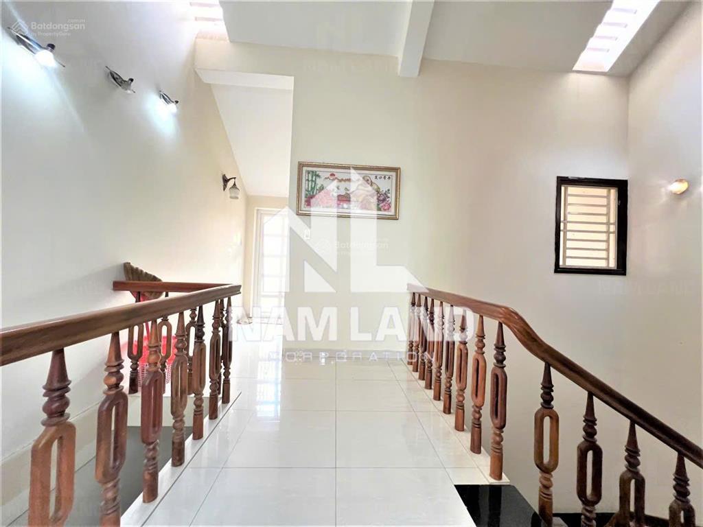 Nhà đẹp gần cầu sài gòn (800m), gần cv cao đức lân, ngang 6m, có hầm để xe rộng, giá tốt 35tr