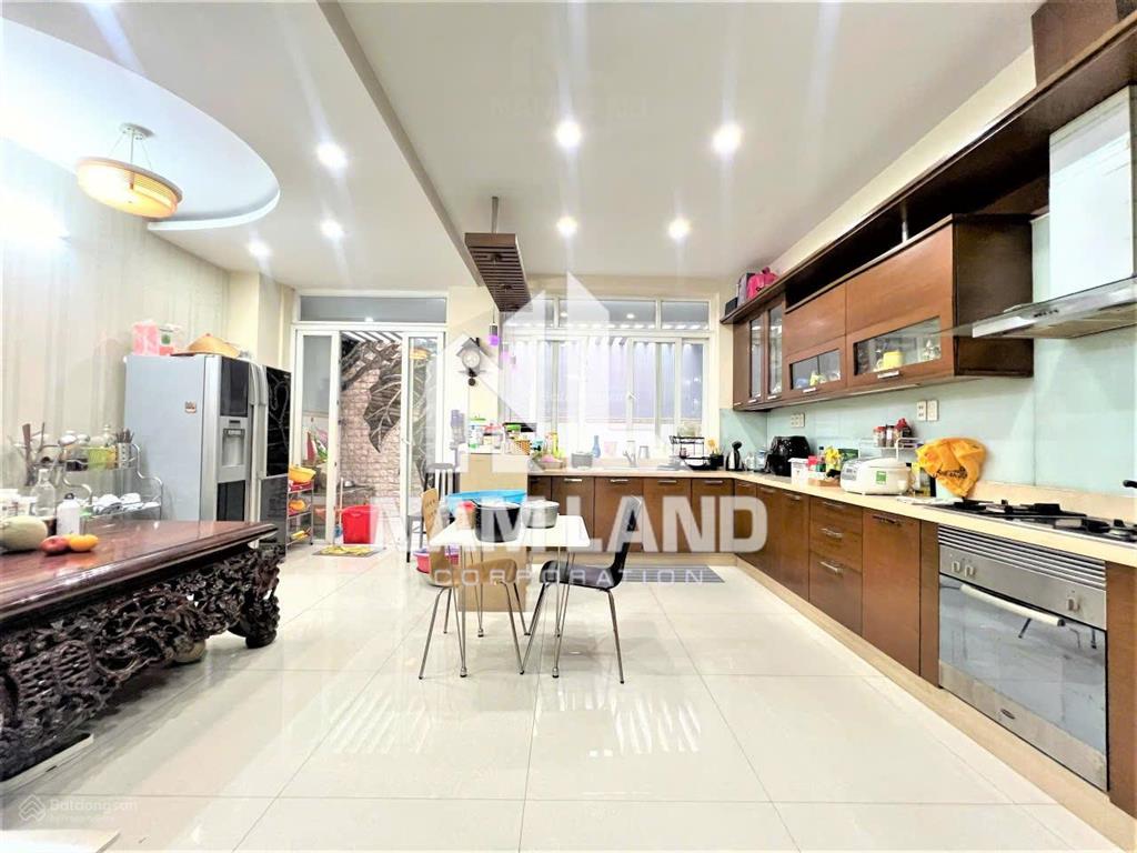 Nhà đẹp gần cầu sài gòn (800m), gần cv cao đức lân, ngang 6m, có hầm để xe rộng, giá tốt 35tr