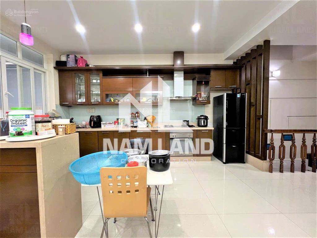 Nhà đẹp gần cầu sài gòn (800m), gần cv cao đức lân, ngang 6m, có hầm để xe rộng, giá tốt 35tr
