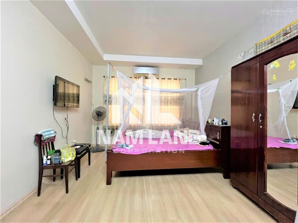 Nhà đẹp gần cầu sài gòn (800m), gần cv cao đức lân, ngang 6m, có hầm để xe rộng, giá tốt 35tr