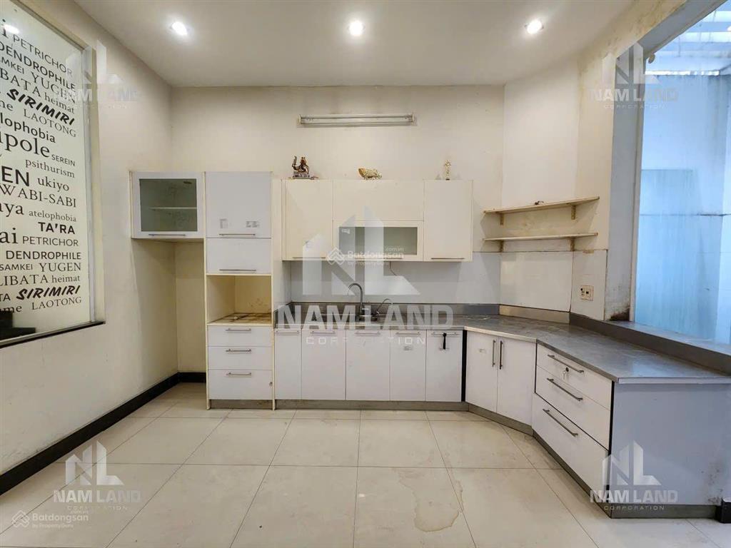 Nhà bùi tá hán gần cầu sài gòn có hầm để xe rộng, trệt 3 lầu giá 35tr