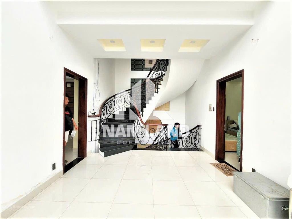 Nhà căn góc 2 mt, hầm để xe rộng phù hợp văn phòng gần nút giao lương định của  mai chí thọ