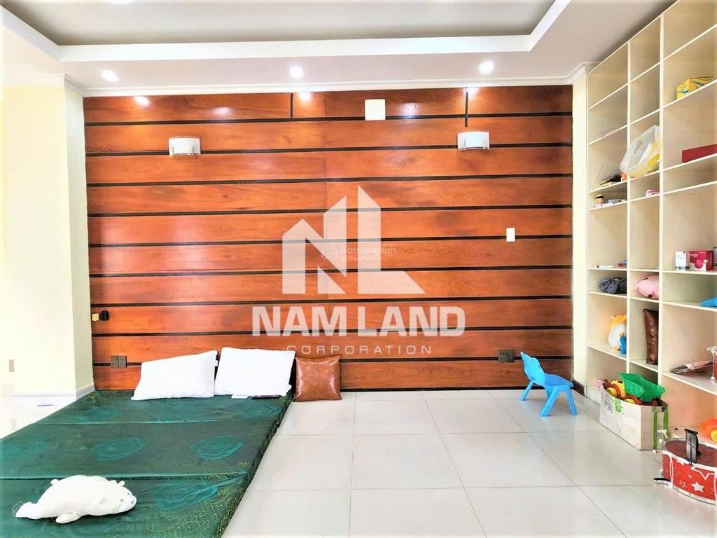 Nhà căn góc 2 mt, hầm để xe rộng phù hợp văn phòng gần nút giao lương định của  mai chí thọ