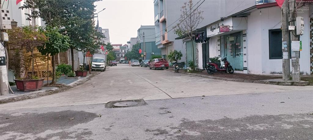 Bán nhà 3 tầng ngay sát đường lớn bờ kênh ấp sáp mai, cách bv nhiệt đới 500m