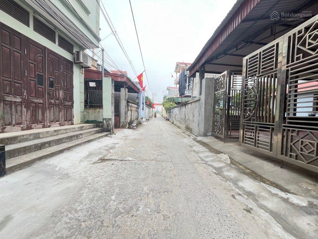 Chỉ 4, 250tỷ mua được nhà 3 tầng 2 mặt tiền 48m2 4m, lằm trên trục chính thôn do thượng mê linh hn