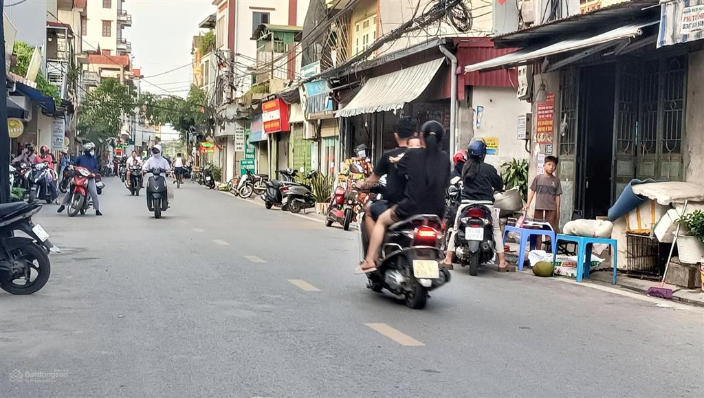 Thông số vàng 52.7m, mặt tiền 4.5m . gần chân cầu thượng cát thôn mai châu đại mạch đông anh hn
