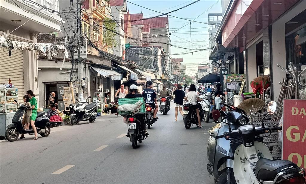 Thông số vàng 52.7m, mặt tiền 4.5m . gần chân cầu thượng cát thôn mai châu đại mạch đông anh hn