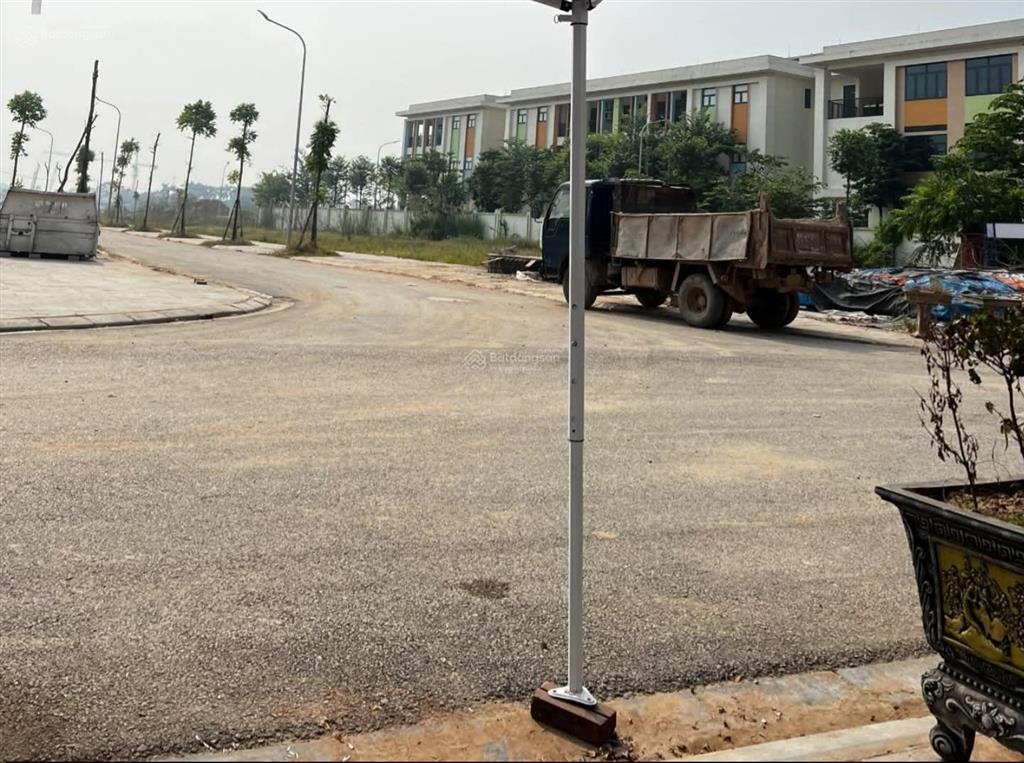 Đất đấu giá rẻ hơn đất dân mạch lũng, thiên lộc, hn.
vị trí đẹp, ô tô tải tránh nhau. vỉa hè