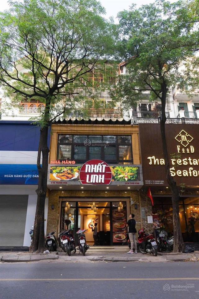 Cho thuê nhà mặt phố chùa láng, 65m2 x 3tầng, mặt tiền 5m, giá thuê 50tr, thông sàn, đông sinh viên