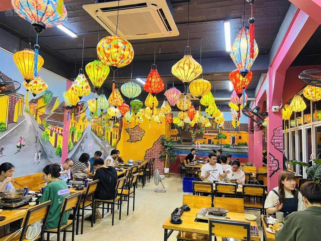 Cho thuê nhà mặt phố chùa láng, 65m2 x 3tầng, mặt tiền 5m, giá thuê 50tr, thông sàn, đông sinh viên