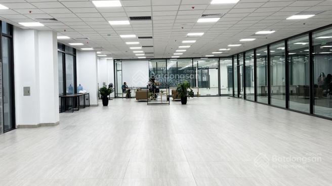 Cho thuê nhà nguyễn văn huyên, 90m2 x 7 tầng, mặt tiền 8m, vị trí rất đẹp, thang máy,  0869 727 ***