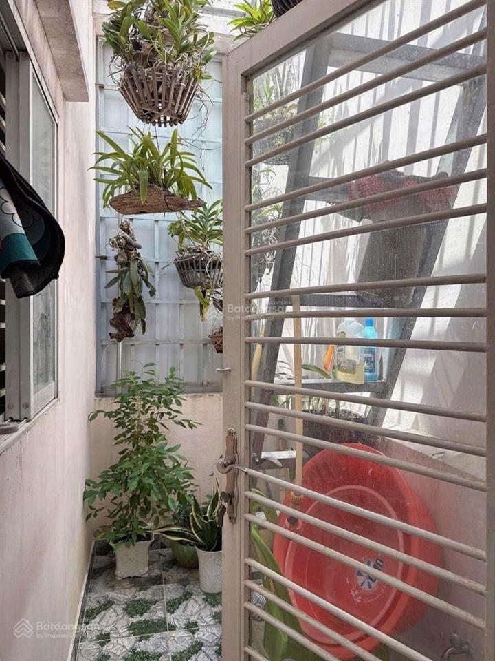 Bán nhà ngang 5x12  ngay hương lộ 2  ngã tư 4 xã  hẻm xe hơi  nhà 3 tầng btct giá 6,1 tỷ tl