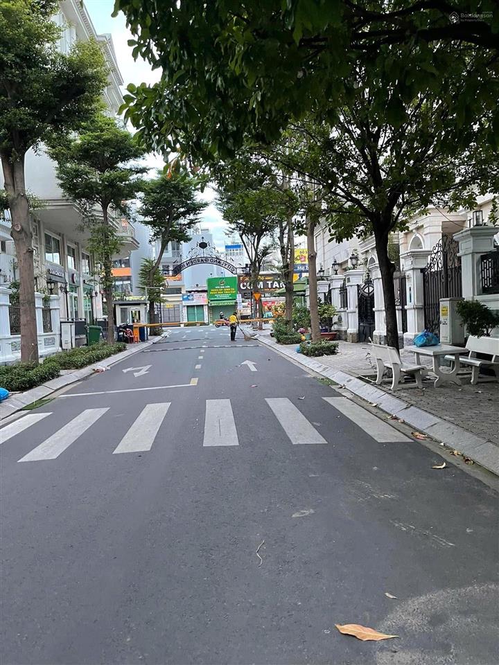 Bán căn góc 2 mặt tiền cityland garden hill 1 hầm 4 lầu 210m2 giá 70tỷ