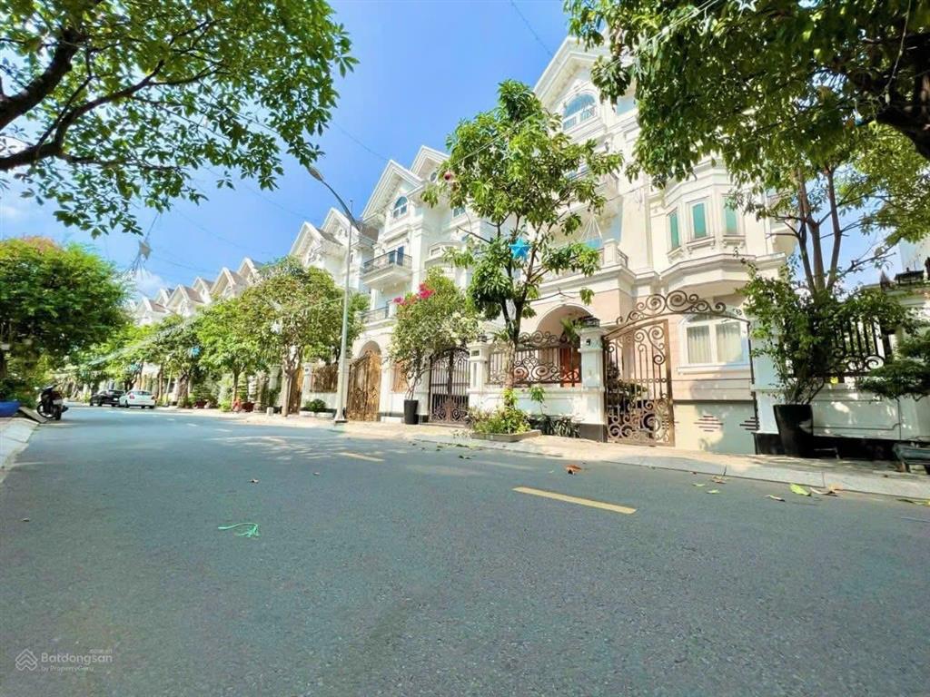 Siêu phẩm căn góc 2 mặt tiền view công viên giá tốt hiện nay