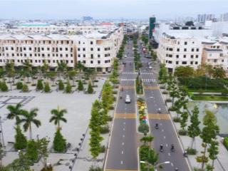 Bán nhà phố có hầm + thang máy vị trí đẹp rất thích hợp ở hoặc làm văn phòng công ty giá chỉ 23 tỷ