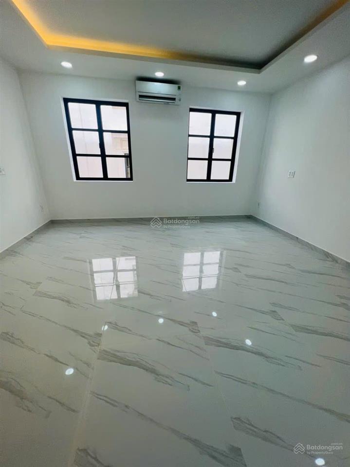 Ngộp bank cần bán nhanh căn nhà phố 1 hầm 4 lầu giá chỉ 21 tỷ