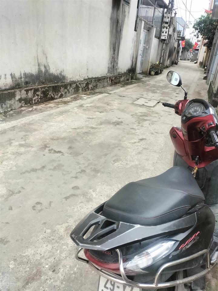 Bán đất 67,5 mét, mặt tiền 5 mét hậu 5 mét, ngõ 5 mét. trung tâm xã