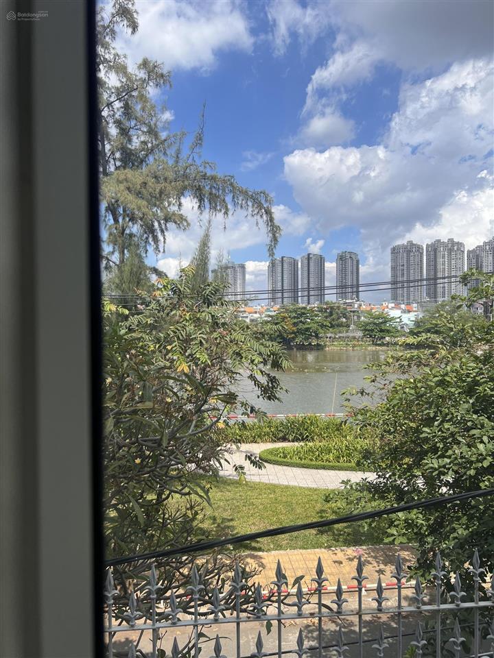 Chính chủ đi định cư nước ngoài cần thanh lý nhà mặt tiền đường lớn ở khu dân cư trung sơn