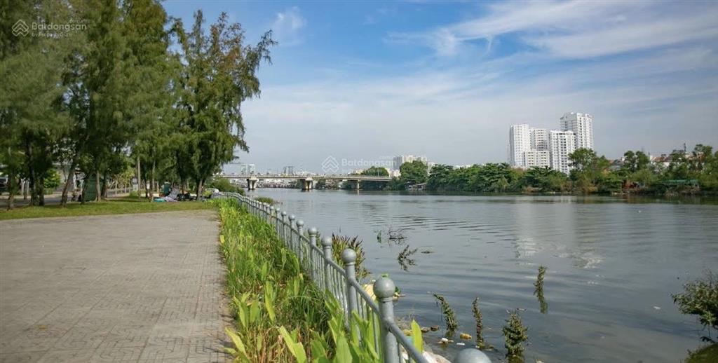 Chính chủ đi định cư nước ngoài cần thanh lý nhà mặt tiền đường lớn ở khu dân cư trung sơn