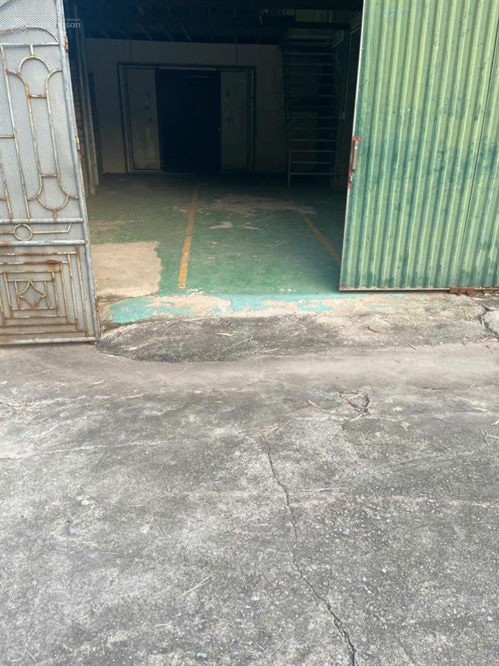 Chính chủ cho thuê kho 400m2, xe 10 tấn vào tận kho có bãi tập kết, điện nước vệ sinh đầy đủ