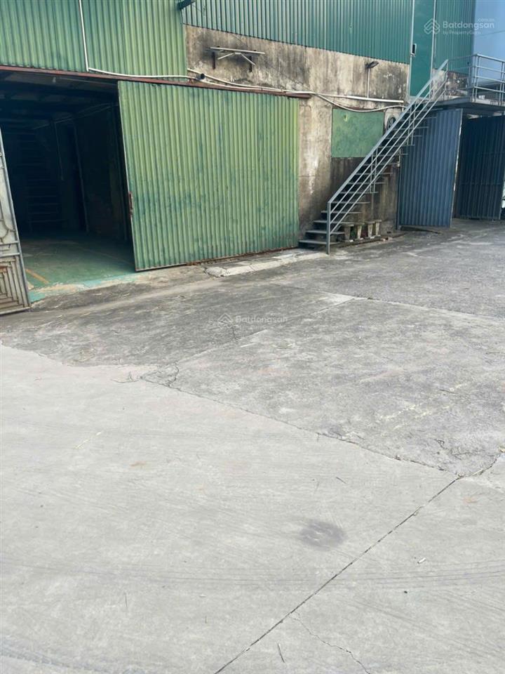 Chính chủ cho thuê kho 400m2, xe 10 tấn vào tận kho có bãi tập kết, điện nước vệ sinh đầy đủ