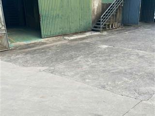 Chính chủ cho thuê kho 400m2, xe 10 tấn vào tận kho có bãi tập kết, điện nước vệ sinh đầy đủ