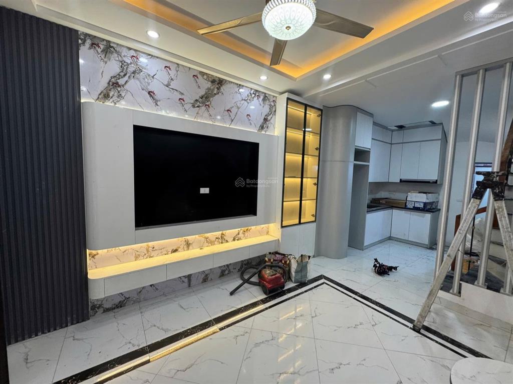 Nhà đẹp full nội thất phố nam dư lĩnh nam 30m3 *5 tầng * 3 ngủ giá 7,5 tỷ