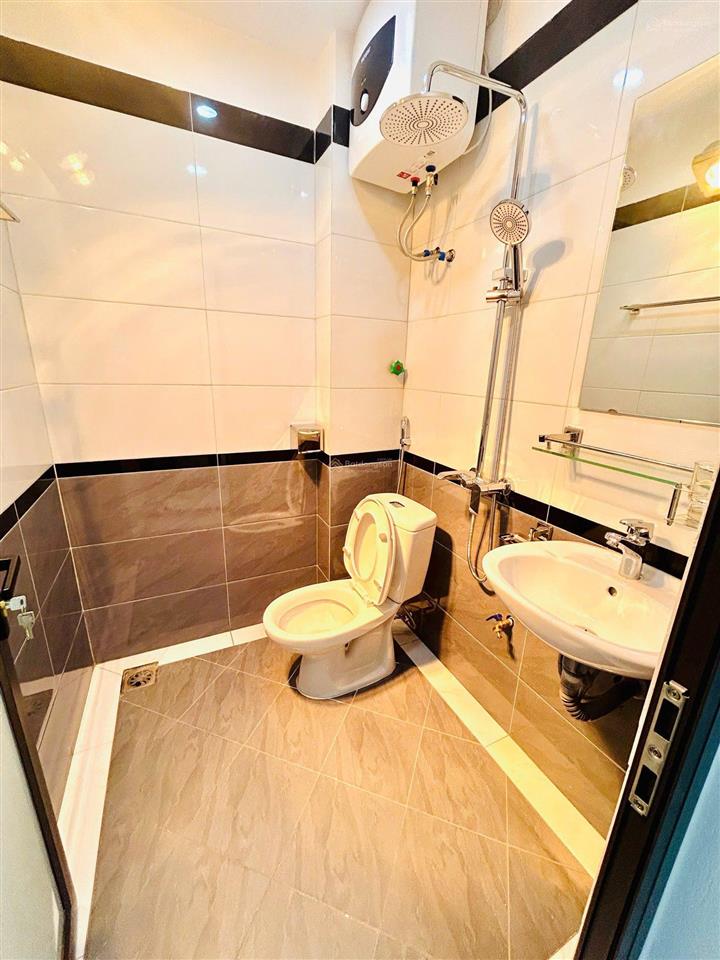3.5 tỷ nhà đẹp ở luôn full nội thất phố lĩnh nam, dt 33m2 * 4 tầng