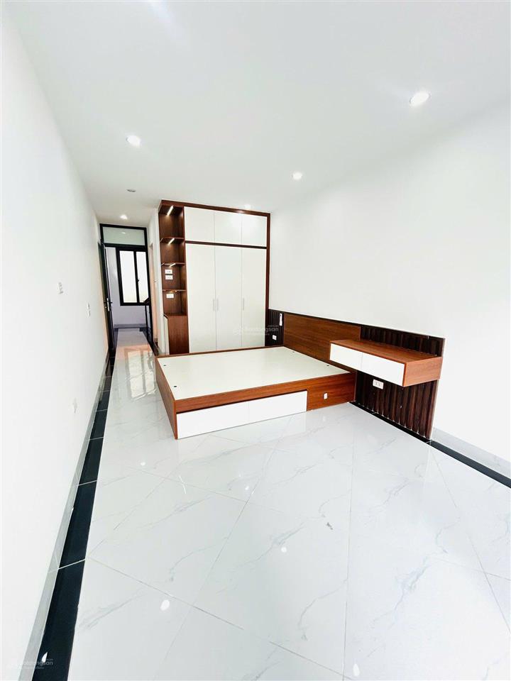 3.5 tỷ nhà đẹp ở luôn full nội thất phố lĩnh nam, dt 33m2 * 4 tầng