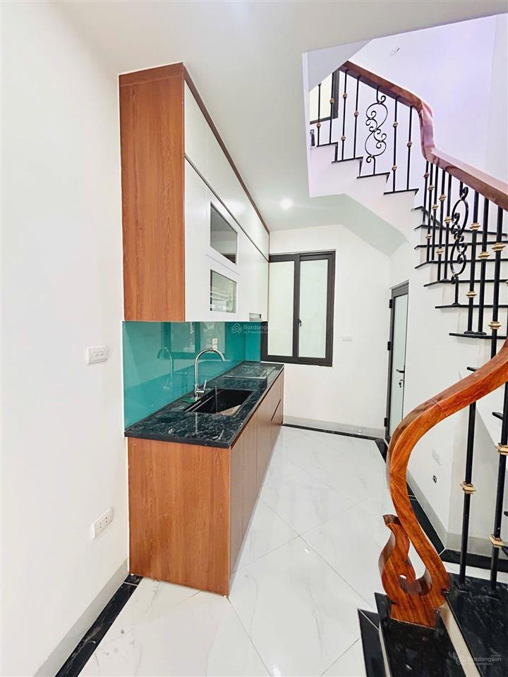 3.5 tỷ nhà đẹp ở luôn full nội thất phố lĩnh nam, dt 33m2 * 4 tầng
