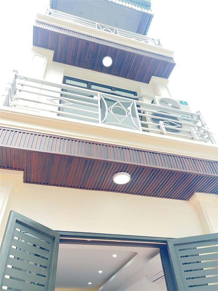 3.5 tỷ nhà đẹp ở luôn full nội thất phố lĩnh nam, dt 33m2 * 4 tầng