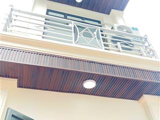 3.5 tỷ nhà đẹp ở luôn full nội thất phố lĩnh nam, dt 33m2 * 4 tầng