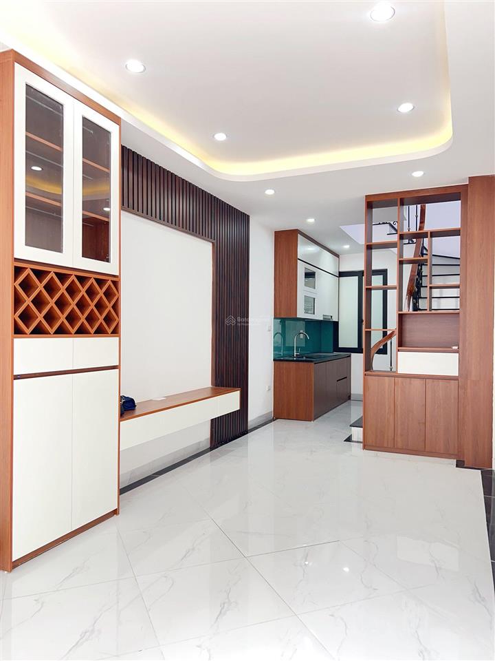 3.5 tỷ nhà đẹp ở luôn full nội thất phố lĩnh nam, dt 33m2 * 4 tầng