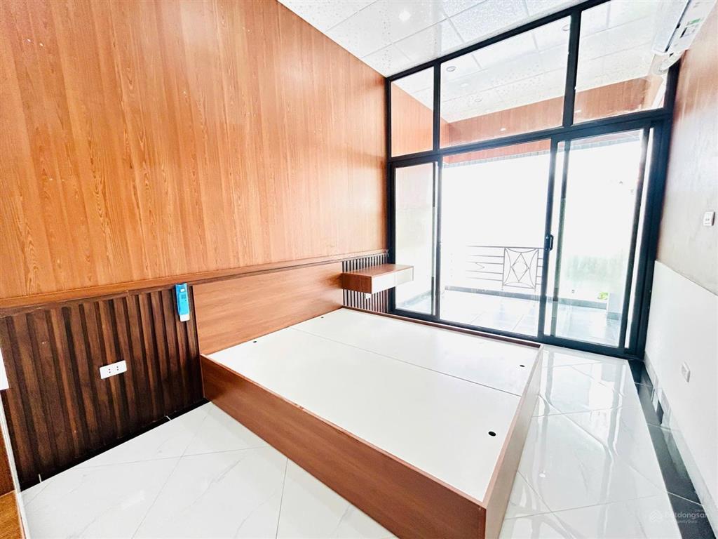 3.5 tỷ nhà đẹp ở luôn full nội thất phố lĩnh nam, dt 33m2 * 4 tầng