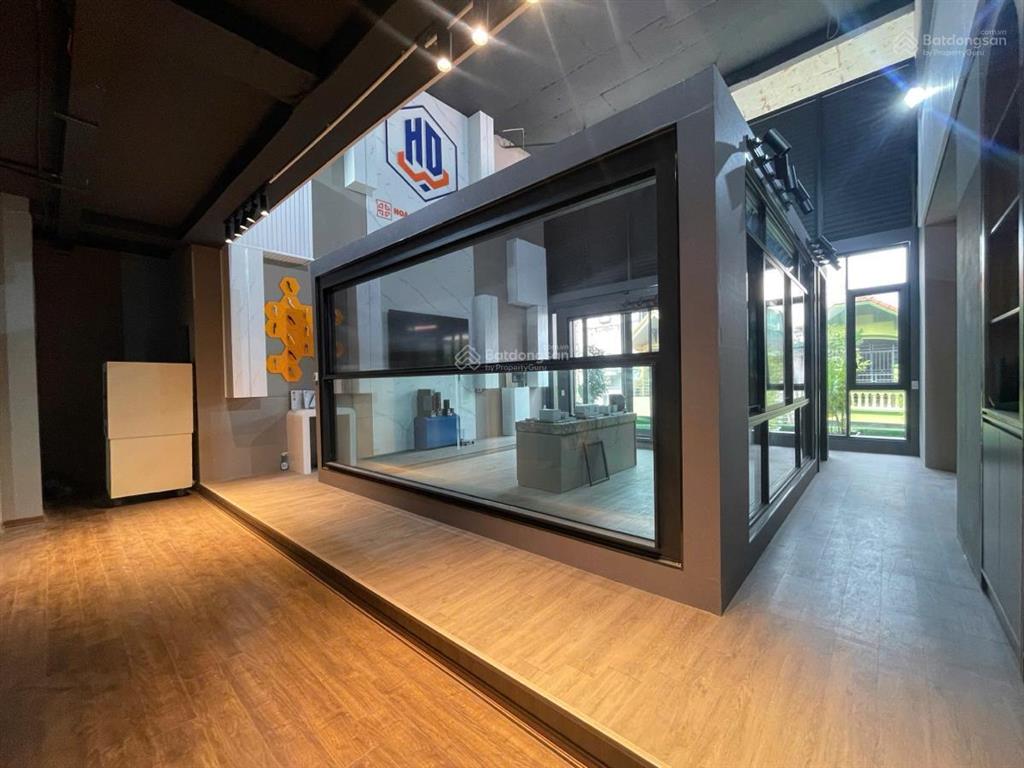 Chính chủ cần bán tòa vp lạc long quân sát hồ tây 288m2 mt 16m 8 tầng doanh thu 2 tỷ, 2 mặt thoáng