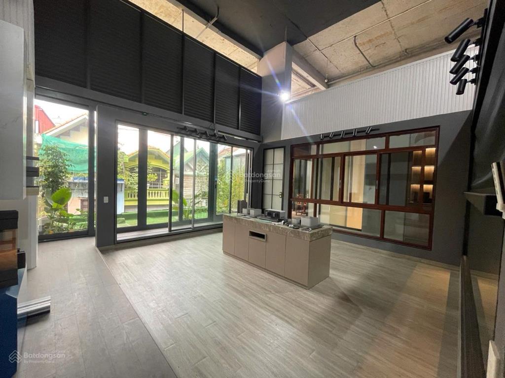 Chính chủ cần bán tòa vp lạc long quân sát hồ tây 288m2 mt 16m 8 tầng doanh thu 2 tỷ, 2 mặt thoáng