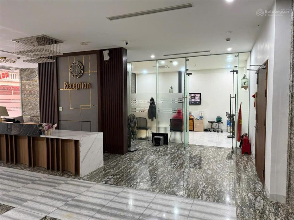 Chính chủ cần bán tòa vp lạc long quân sát hồ tây 288m2 mt 16m 8 tầng doanh thu 2 tỷ, 2 mặt thoáng