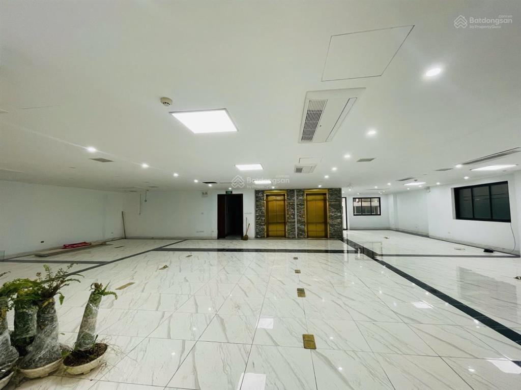 Chính chủ cần bán tòa vp lạc long quân sát hồ tây 288m2 mt 16m 8 tầng doanh thu 2 tỷ, 2 mặt thoáng