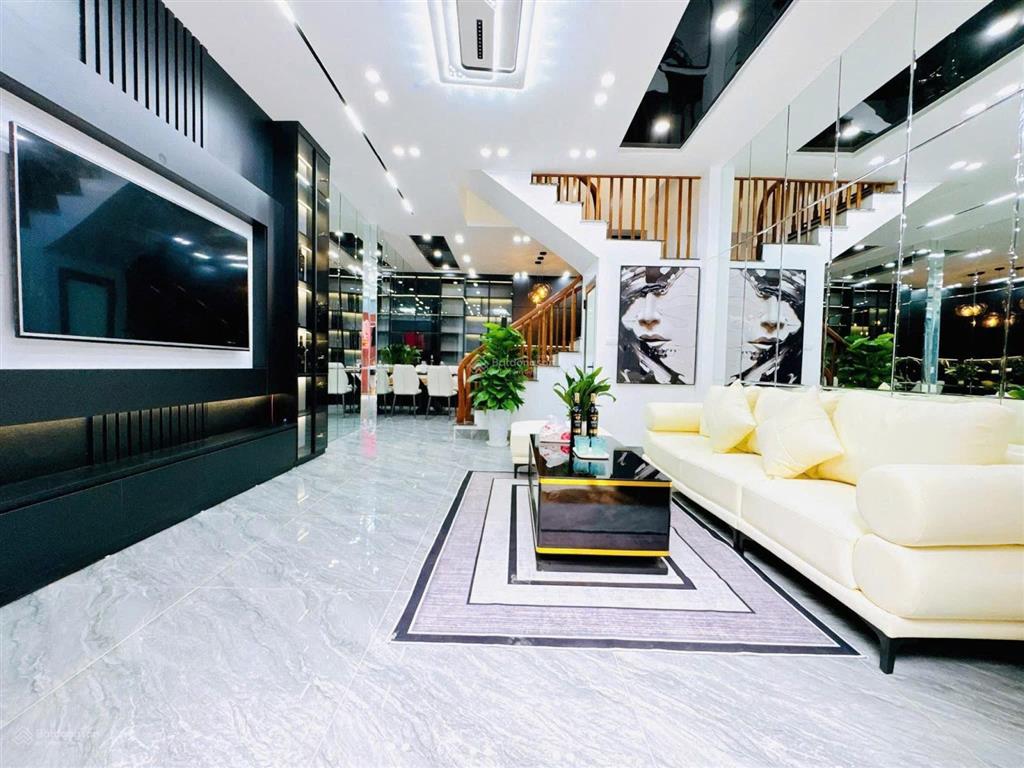 Phân lô quân đội ngõ rộng 5m ô tô đỗ tận cửa ,nhà 6t  5 ngủ 4wc