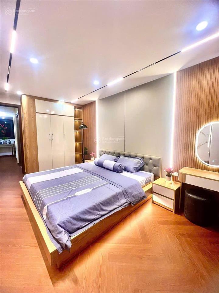 Chính chủ bán nhà hoàng hoa thám 5 tầng 36m2 thang máy. cách mặt phố 20 mét, ngõ cực thoáng