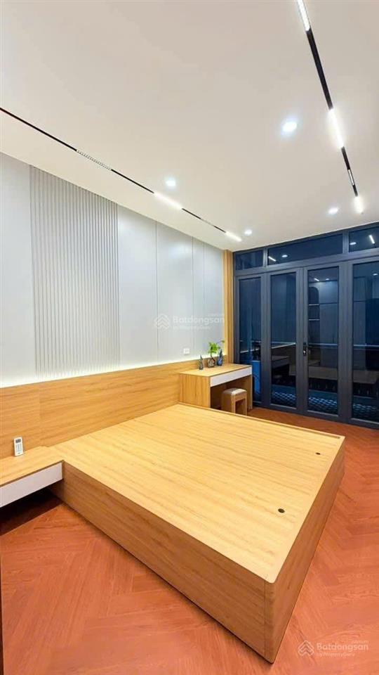 Chính chủ bán nhà hoàng hoa thám 5 tầng 36m2 thang máy. cách mặt phố 20 mét, ngõ cực thoáng